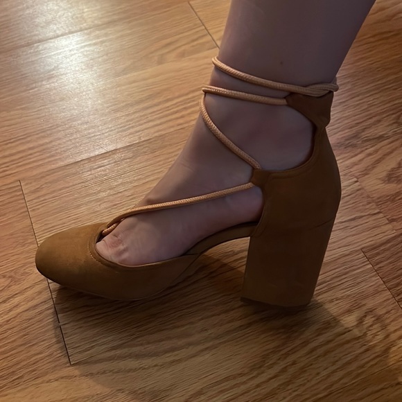 Aldo mustard yello chunky lace up heels - Picture 2 of 5